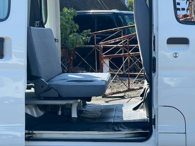 ハイゼットカーゴ スペシャル　運転席エアバック・助手席エアバック・エアコン・クーラー・パワステ・両側スライドドア・純正ラジオ・シガーライター・ヘッドライトレペライザー・フロアマット・ドアバイザー・スペアタイヤ・軽バン・４ＡＴ（50枚目）