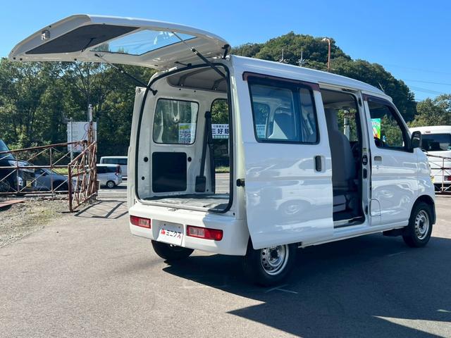 ハイゼットカーゴ スペシャル　運転席エアバック・助手席エアバック・エアコン・クーラー・パワステ・両側スライドドア・純正ラジオ・シガーライター・ヘッドライトレペライザー・フロアマット・ドアバイザー・スペアタイヤ・軽バン・４ＡＴ（62枚目）