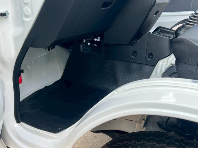ハイゼットトラック スタンダード アイドリングストップ・運転席・助手席エアバック・ABS・横滑り防止・障害物センサー・エアコン・クーラー・パワステ・禁煙車・純正ラジオ・12V電源ソケット・ヘッドライトレベライザー・スペアタイヤ(26枚目)