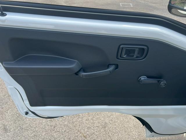 ハイゼットトラック スタンダード アイドリングストップ・運転席・助手席エアバック・ABS・横滑り防止・障害物センサー・エアコン・クーラー・パワステ・禁煙車・純正ラジオ・12V電源ソケット・ヘッドライトレベライザー・スペアタイヤ(27枚目)