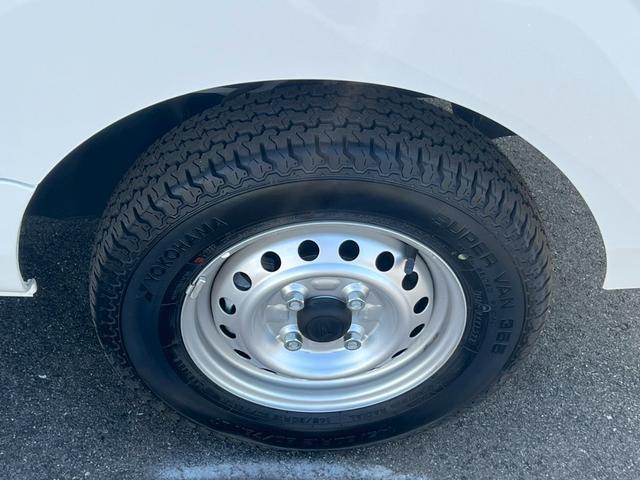 ハイゼットトラック スタンダード アイドリングストップ・運転席・助手席エアバック・ABS・横滑り防止・障害物センサー・エアコン・クーラー・パワステ・禁煙車・純正ラジオ・12V電源ソケット・ヘッドライトレベライザー・スペアタイヤ(63枚目)