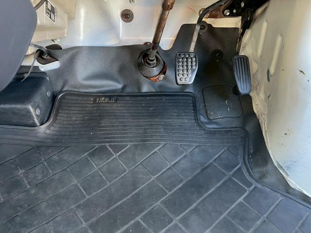 ハイゼットカーゴ スペシャル　運転席エアバック・助手席エアバック・エアコン・クーラー・パワステ・ＥＴＣ・両側スライドドア・純正ラジオ・シガーライター・ヘッドライトレペライザー・フロアマット・ドアバイザー・スペアタイヤ・取扱証明書（18枚目）