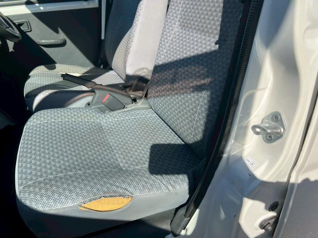 ハイゼットカーゴ スペシャル　運転席エアバック・助手席エアバック・エアコン・クーラー・パワステ・ＥＴＣ・両側スライドドア・純正ラジオ・シガーライター・ヘッドライトレペライザー・フロアマット・ドアバイザー・スペアタイヤ・取扱証明書（28枚目）