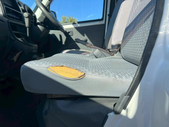 ハイゼットカーゴ スペシャル　運転席エアバック・助手席エアバック・エアコン・クーラー・パワステ・ＥＴＣ・両側スライドドア・純正ラジオ・シガーライター・ヘッドライトレペライザー・フロアマット・ドアバイザー・スペアタイヤ・取扱証明書（32枚目）