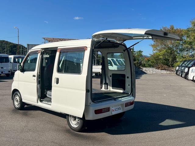 ハイゼットカーゴ スペシャル　運転席エアバック・助手席エアバック・エアコン・クーラー・パワステ・ＥＴＣ・両側スライドドア・純正ラジオ・シガーライター・ヘッドライトレペライザー・フロアマット・ドアバイザー・スペアタイヤ・取扱証明書（61枚目）