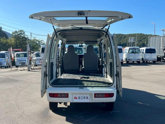 ハイゼットカーゴ スペシャル　運転席エアバック・助手席エアバック・エアコン・クーラー・パワステ・ＥＴＣ・両側スライドドア・純正ラジオ・シガーライター・ヘッドライトレペライザー・フロアマット・ドアバイザー・スペアタイヤ・取扱証明書（68枚目）