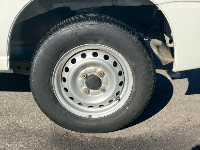 ハイゼットカーゴ スペシャル　運転席エアバック・助手席エアバック・エアコン・クーラー・パワステ・ＥＴＣ・両側スライドドア・純正ラジオ・シガーライター・ヘッドライトレペライザー・フロアマット・ドアバイザー・スペアタイヤ・取扱証明書（76枚目）