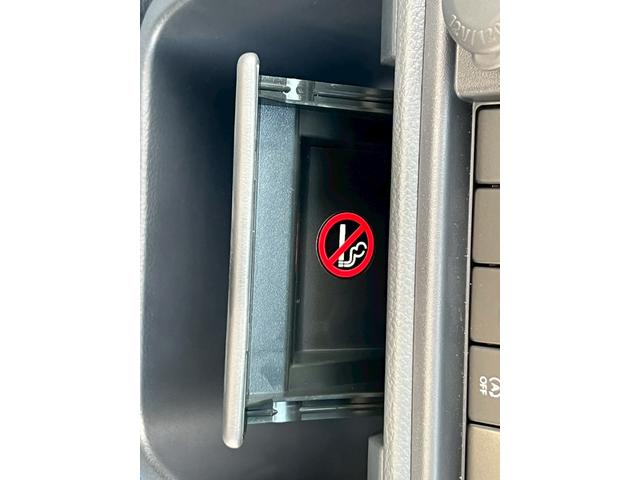 キャリイトラック KCエアコン・パワステ農繁仕様 運転席エアバック・助手席エアバック・ABS・横滑り防止装置・エアコン・クーラー・パワステ・パワーウィンドウ・キーレス・4WD・禁煙車・アオリプロテクター・トリイプロテクター・荷台ランプ・純正ラジオ(12枚目)