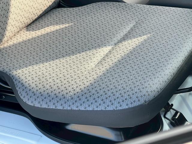 キャリイトラック KCエアコン・パワステ農繁仕様 運転席エアバック・助手席エアバック・ABS・横滑り防止装置・エアコン・クーラー・パワステ・パワーウィンドウ・キーレス・4WD・禁煙車・アオリプロテクター・トリイプロテクター・荷台ランプ・純正ラジオ(13枚目)