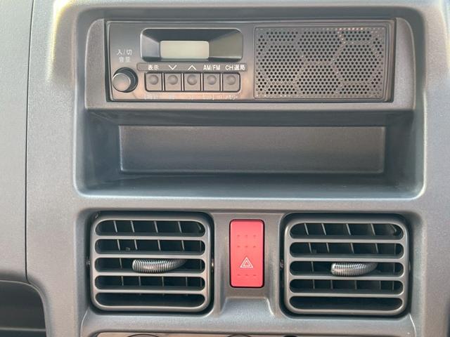 キャリイトラック KCエアコン・パワステ農繁仕様 運転席エアバック・助手席エアバック・ABS・横滑り防止装置・エアコン・クーラー・パワステ・パワーウィンドウ・キーレス・4WD・禁煙車・アオリプロテクター・トリイプロテクター・荷台ランプ・純正ラジオ(17枚目)