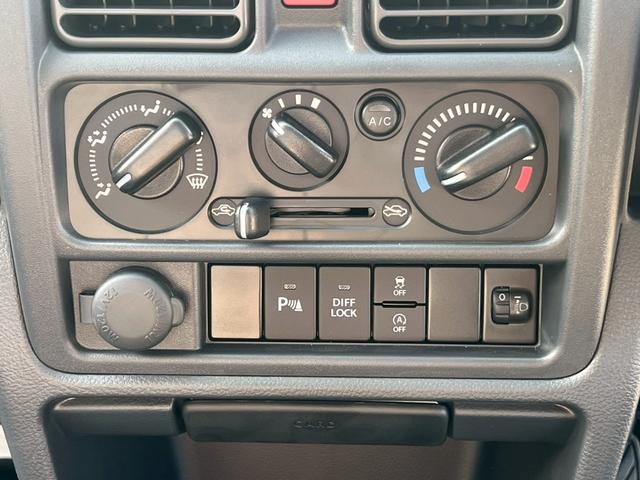 キャリイトラック KCエアコン・パワステ農繁仕様 運転席エアバック・助手席エアバック・ABS・横滑り防止装置・エアコン・クーラー・パワステ・パワーウィンドウ・キーレス・4WD・禁煙車・アオリプロテクター・トリイプロテクター・荷台ランプ・純正ラジオ(18枚目)