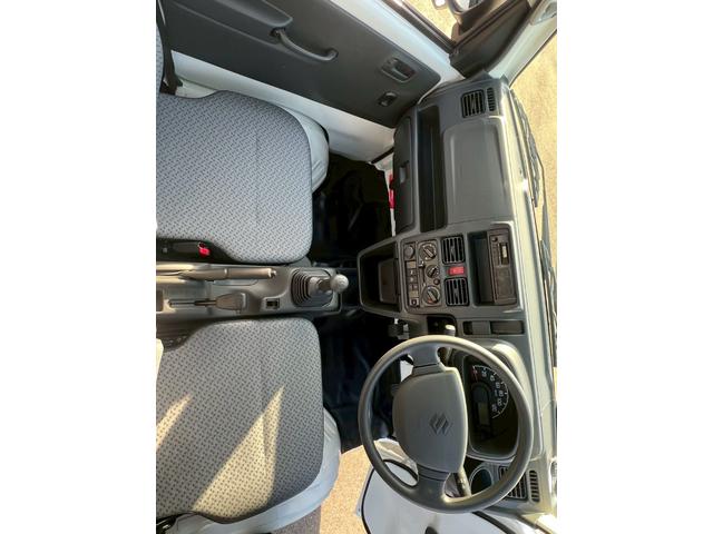 キャリイトラック KCエアコン・パワステ農繁仕様 運転席エアバック・助手席エアバック・ABS・横滑り防止装置・エアコン・クーラー・パワステ・パワーウィンドウ・キーレス・4WD・禁煙車・アオリプロテクター・トリイプロテクター・荷台ランプ・純正ラジオ(21枚目)