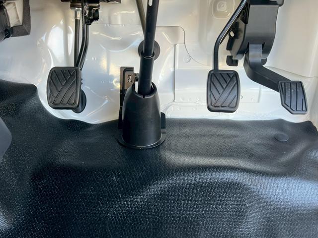 キャリイトラック KCエアコン・パワステ農繁仕様 運転席エアバック・助手席エアバック・ABS・横滑り防止装置・エアコン・クーラー・パワステ・パワーウィンドウ・キーレス・4WD・禁煙車・アオリプロテクター・トリイプロテクター・荷台ランプ・純正ラジオ(22枚目)