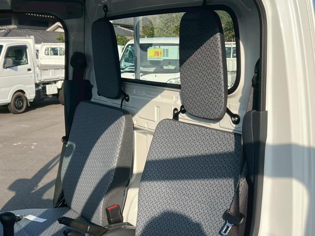 キャリイトラック KCエアコン・パワステ農繁仕様 運転席エアバック・助手席エアバック・ABS・横滑り防止装置・エアコン・クーラー・パワステ・パワーウィンドウ・キーレス・4WD・禁煙車・アオリプロテクター・トリイプロテクター・荷台ランプ・純正ラジオ(26枚目)
