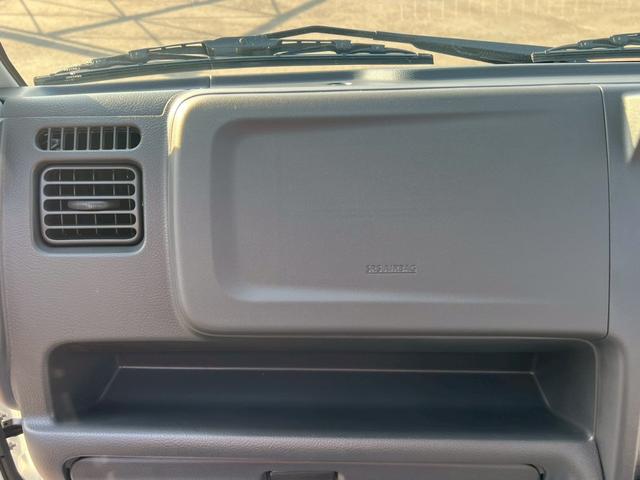 キャリイトラック KCエアコン・パワステ農繁仕様 運転席エアバック・助手席エアバック・ABS・横滑り防止装置・エアコン・クーラー・パワステ・パワーウィンドウ・キーレス・4WD・禁煙車・アオリプロテクター・トリイプロテクター・荷台ランプ・純正ラジオ(31枚目)
