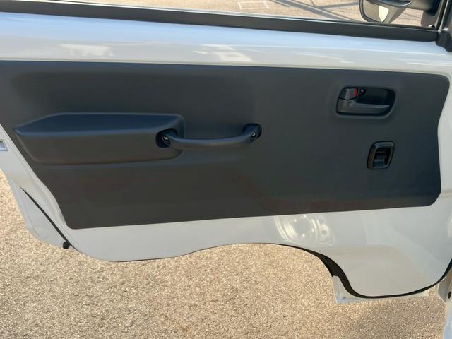 キャリイトラック KCエアコン・パワステ農繁仕様 運転席エアバック・助手席エアバック・ABS・横滑り防止装置・エアコン・クーラー・パワステ・パワーウィンドウ・キーレス・4WD・禁煙車・アオリプロテクター・トリイプロテクター・荷台ランプ・純正ラジオ(33枚目)