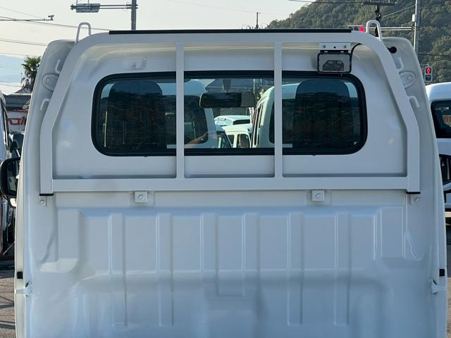 キャリイトラック KCエアコン・パワステ農繁仕様 運転席エアバック・助手席エアバック・ABS・横滑り防止装置・エアコン・クーラー・パワステ・パワーウィンドウ・キーレス・4WD・禁煙車・アオリプロテクター・トリイプロテクター・荷台ランプ・純正ラジオ(65枚目)