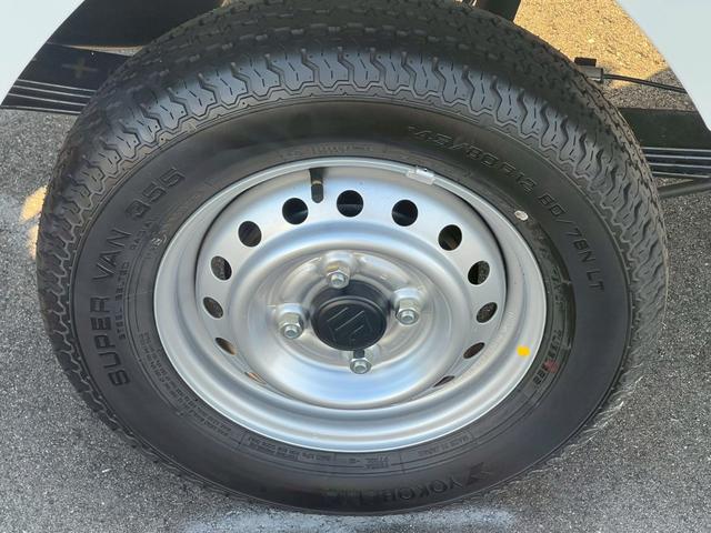 キャリイトラック KCエアコン・パワステ農繁仕様 運転席エアバック・助手席エアバック・ABS・横滑り防止装置・エアコン・クーラー・パワステ・パワーウィンドウ・キーレス・4WD・禁煙車・アオリプロテクター・トリイプロテクター・荷台ランプ・純正ラジオ(72枚目)