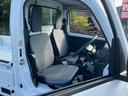 キャリイトラック KCエアコン・パワステ農繁仕様 運転席エアバック・助手席エアバック・ABS・横滑り防止装置・エアコン・クーラー・パワステ・パワーウィンドウ・キーレス・4WD・禁煙車・アオリプロテクター・トリイプロテクター・荷台ランプ・純正ラジオ(4枚目)