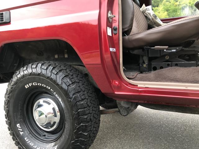 ランドクルーザー７０ 　５ＭＴ　４ＷＤ　ナルディハンドル　ＥＴＣ　ＣＤ　エアコン（65枚目）