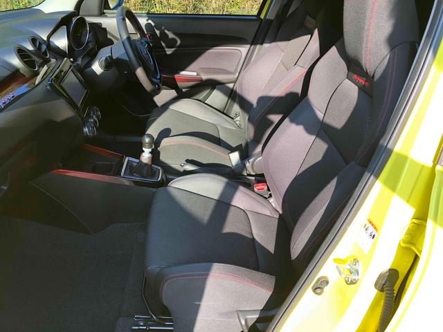 スイフトスポーツ ベースグレード　６速　グレッディ　エアインクスキット　外品ラジエター　１７インチホイールエンケイＰＦ０１　ドライブレコーダー　ＥＴＣ　ナビ　ＴＶ　　衝突被害軽減システムＬＥＤヘッドランプ　スマートキー　シートヒーター（55枚目）