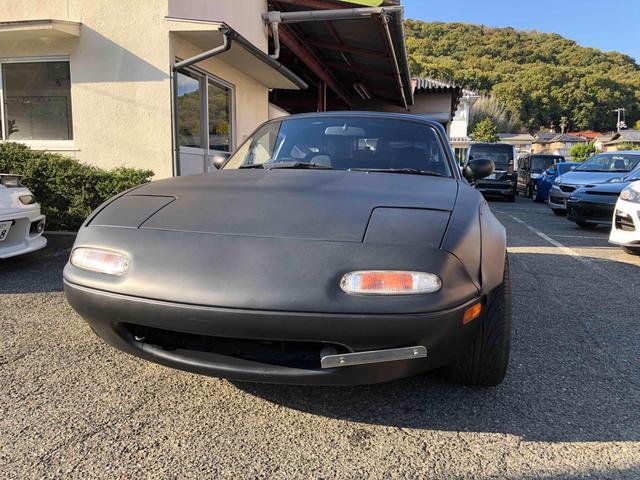 ユーノスロードスター Ｓスペシャル　５ＭＴ　テイン車高調　ハードトップ　モモステアリング　１５インチアルミホイール　オーバーフェンダー　ＣＤ　Ｂｌｕｅｔｏｏｔｈ　替つや消しブラック塗装　エアコン（9枚目）