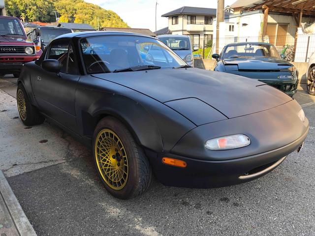 ユーノスロードスター Ｓスペシャル　５ＭＴ　テイン車高調　ハードトップ　モモステアリング　１５インチアルミホイール　オーバーフェンダー　ＣＤ　Ｂｌｕｅｔｏｏｔｈ　替つや消しブラック塗装　エアコン（11枚目）