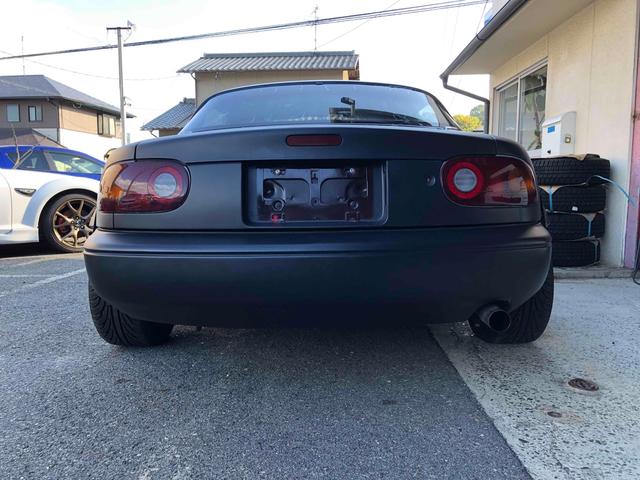 ユーノスロードスター Ｓスペシャル　５ＭＴ　テイン車高調　ハードトップ　モモステアリング　１５インチアルミホイール　オーバーフェンダー　ＣＤ　Ｂｌｕｅｔｏｏｔｈ　替つや消しブラック塗装　エアコン（14枚目）