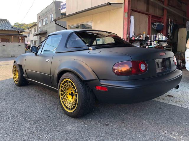 ユーノスロードスター Ｓスペシャル　５ＭＴ　テイン車高調　ハードトップ　モモステアリング　１５インチアルミホイール　オーバーフェンダー　ＣＤ　Ｂｌｕｅｔｏｏｔｈ　替つや消しブラック塗装　エアコン（15枚目）