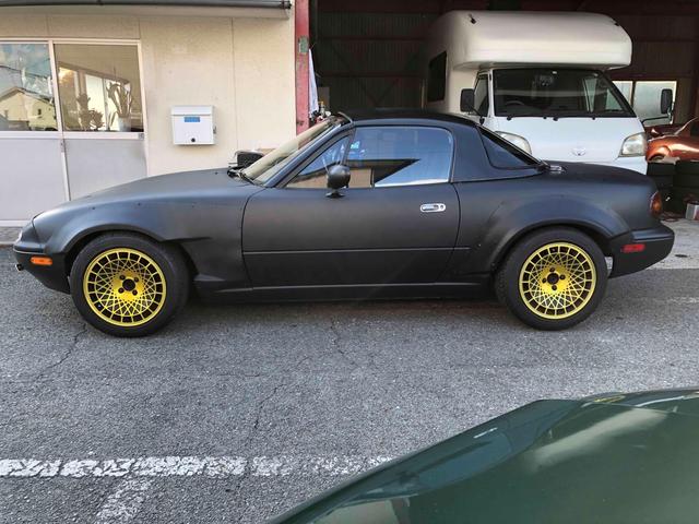 ユーノスロードスター Ｓスペシャル　５ＭＴ　テイン車高調　ハードトップ　モモステアリング　１５インチアルミホイール　オーバーフェンダー　ＣＤ　Ｂｌｕｅｔｏｏｔｈ　替つや消しブラック塗装　エアコン（16枚目）