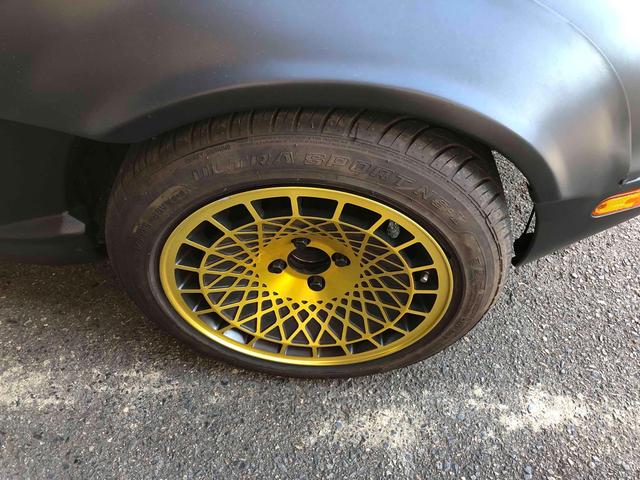 ユーノスロードスター Ｓスペシャル　５ＭＴ　テイン車高調　ハードトップ　モモステアリング　１５インチアルミホイール　オーバーフェンダー　ＣＤ　Ｂｌｕｅｔｏｏｔｈ　替つや消しブラック塗装　エアコン（22枚目）