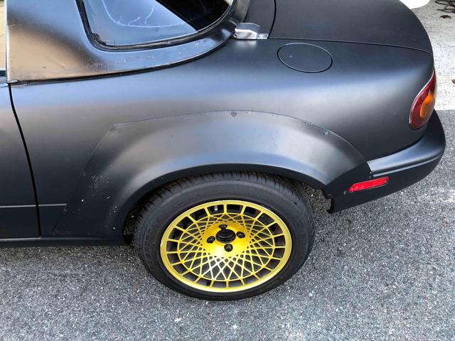 ユーノスロードスター Ｓスペシャル　５ＭＴ　テイン車高調　ハードトップ　モモステアリング　１５インチアルミホイール　オーバーフェンダー　ＣＤ　Ｂｌｕｅｔｏｏｔｈ　替つや消しブラック塗装　エアコン（47枚目）