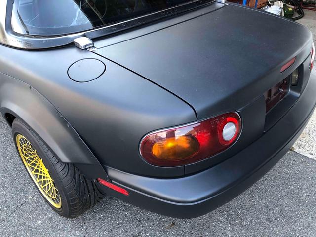 ユーノスロードスター Ｓスペシャル　５ＭＴ　テイン車高調　ハードトップ　モモステアリング　１５インチアルミホイール　オーバーフェンダー　ＣＤ　Ｂｌｕｅｔｏｏｔｈ　替つや消しブラック塗装　エアコン（48枚目）