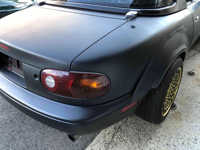 ユーノスロードスター Ｓスペシャル　５ＭＴ　テイン車高調　ハードトップ　モモステアリング　１５インチアルミホイール　オーバーフェンダー　ＣＤ　Ｂｌｕｅｔｏｏｔｈ　替つや消しブラック塗装　エアコン（49枚目）