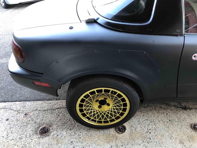 ユーノスロードスター Ｓスペシャル　５ＭＴ　テイン車高調　ハードトップ　モモステアリング　１５インチアルミホイール　オーバーフェンダー　ＣＤ　Ｂｌｕｅｔｏｏｔｈ　替つや消しブラック塗装　エアコン（51枚目）