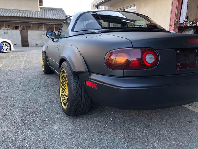 ユーノスロードスター Ｓスペシャル　５ＭＴ　テイン車高調　ハードトップ　モモステアリング　１５インチアルミホイール　オーバーフェンダー　ＣＤ　Ｂｌｕｅｔｏｏｔｈ　替つや消しブラック塗装　エアコン（58枚目）