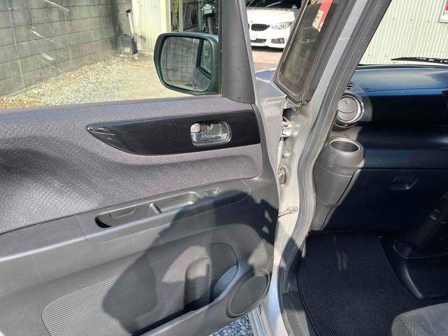 N-BOXカスタム G・Lパッケージ ETC 両側スライド・片側電動 ナビ TV HID スマートキー アイドリングストップ 電動格納ミラー ベンチシート CVT 盗難防止システム ABS ESC CD DVD再生 アルミホイール(33枚目)