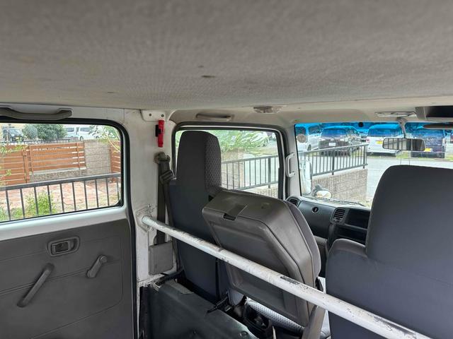アトラストラック 　Ｗキャブ　トラック　ＭＴ　後輪ダブル　エアコン　パワーウィンドウ　運転席エアバッグ（6枚目）