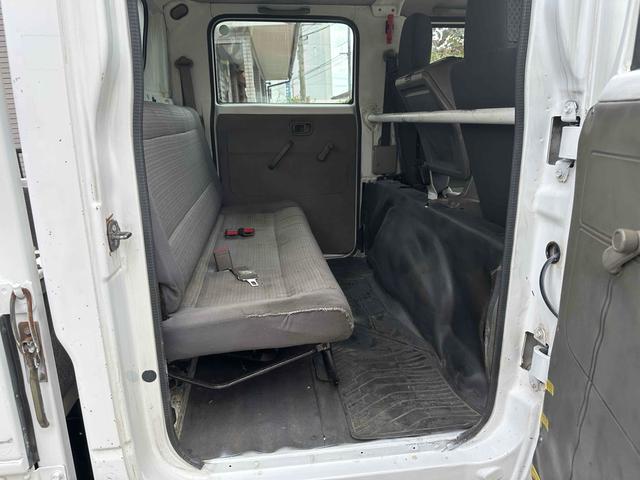 アトラストラック 　Ｗキャブ　トラック　ＭＴ　後輪ダブル　エアコン　パワーウィンドウ　運転席エアバッグ（9枚目）
