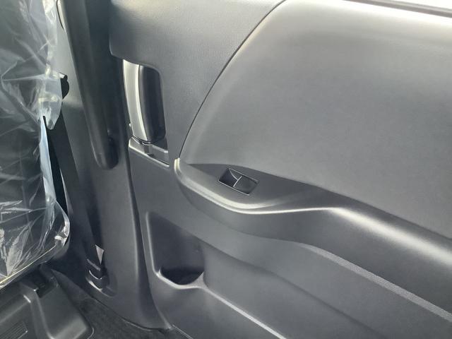 ヴォクシー ハイブリッドS-Z バックカメラ ナビ オートクルーズコントロール レーンアシスト 衝突被害軽減システム 両側電動スライドドア オートマチックハイビーム LEDヘッドランプ スマートキー 電動格納ミラー シートヒーター(36枚目)