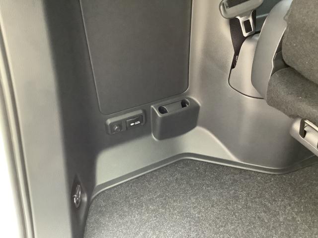 ヴォクシー ハイブリッドS-Z バックカメラ ナビ オートクルーズコントロール レーンアシスト 衝突被害軽減システム 両側電動スライドドア オートマチックハイビーム LEDヘッドランプ スマートキー 電動格納ミラー シートヒーター(41枚目)