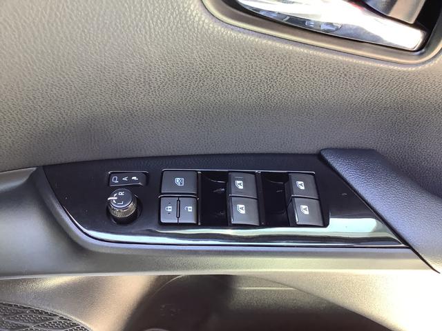 プリウス Sセーフティプラス ETC クリアランスソナー レーンアシスト オートクルーズコントロール パークアシスト 衝突被害軽減システム バックカメラ TV アルミホイール オートマチックハイビーム オートライト(13枚目)