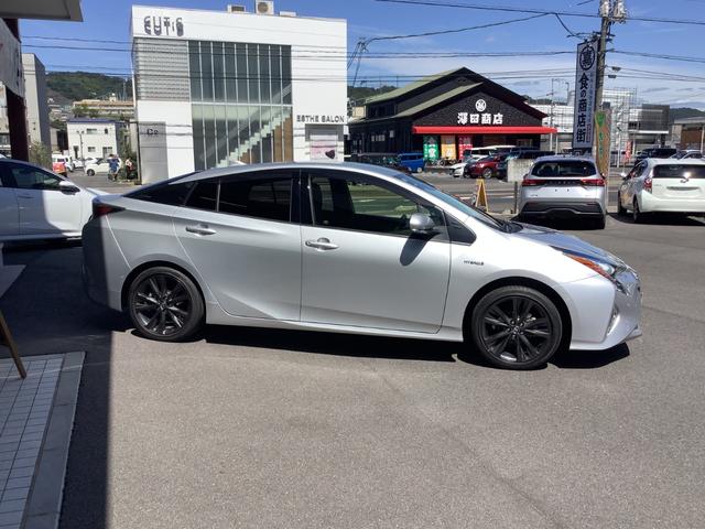 プリウス Sセーフティプラス ETC クリアランスソナー レーンアシスト オートクルーズコントロール パークアシスト 衝突被害軽減システム バックカメラ TV アルミホイール オートマチックハイビーム オートライト(17枚目)