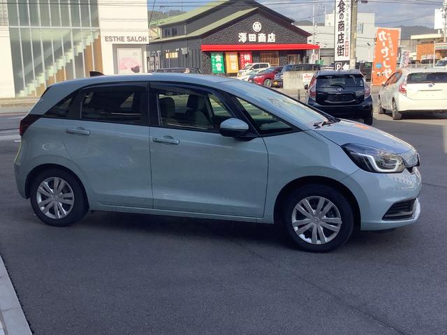 フィット ホーム　ＥＴＣ　バックカメラ　クリアランスソナー　オートクルーズコントロール　レーンアシスト　衝突被害軽減システム　オートライト　ＬＥＤヘッドランプ　スマートキー　電動格納ミラー　ＣＶＴ　盗難防止システム（18枚目）