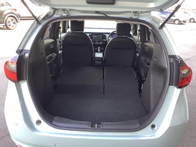 フィット ホーム　ＥＴＣ　バックカメラ　クリアランスソナー　オートクルーズコントロール　レーンアシスト　衝突被害軽減システム　オートライト　ＬＥＤヘッドランプ　スマートキー　電動格納ミラー　ＣＶＴ　盗難防止システム（22枚目）