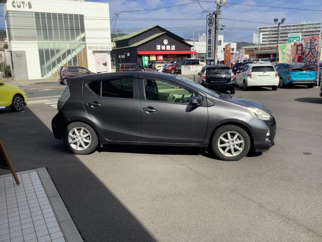 アクア Ｇ　ドライブレコーダー　ＥＴＣ　バックカメラ　アルミホイール　オートライト　スマートキー　電動格納ミラー　ＣＶＴ　衝突安全ボディ　ＡＢＳ　ＥＳＣ　エアコン　パワーステアリング　パワーウィンドウ（18枚目）