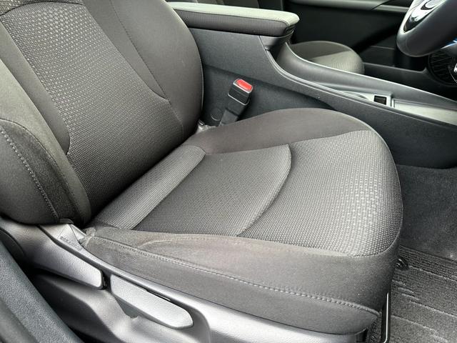 プリウス Ｓ　サンルーフ　モデリスタエアロ　純正ナビ　バックカメラ　フルセグ　Ｂｌｕｅｔｏｏｔｈ　ＣＤ　ＤＶＤ　レーダークルーズ　オートハイビーム　ドライブレコーダー　ＥＴＣ　ＬＥＤヘッドライト　クリアランスソナー（13枚目）