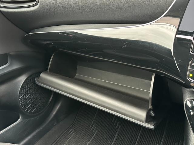プリウス Ｓ　サンルーフ　モデリスタエアロ　純正ナビ　バックカメラ　フルセグ　Ｂｌｕｅｔｏｏｔｈ　ＣＤ　ＤＶＤ　レーダークルーズ　オートハイビーム　ドライブレコーダー　ＥＴＣ　ＬＥＤヘッドライト　クリアランスソナー（29枚目）