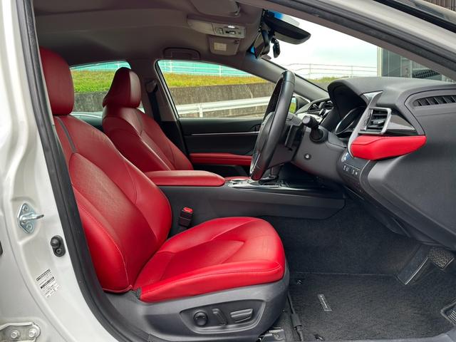 カムリ WSブラックエディション TRDエアロ TRDマフラー JBL DVD 電動シート レザーシート レーダークルーズ オートハイビーム セーフティセンス シートヒーター クリアランスソナー BSM ドラレコ前後 バックカメラ(15枚目)