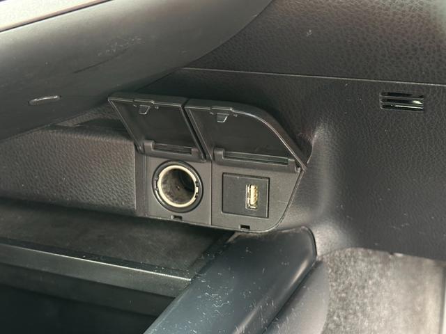 カムリ WSブラックエディション TRDエアロ TRDマフラー JBL DVD 電動シート レザーシート レーダークルーズ オートハイビーム セーフティセンス シートヒーター クリアランスソナー BSM ドラレコ前後 バックカメラ(36枚目)